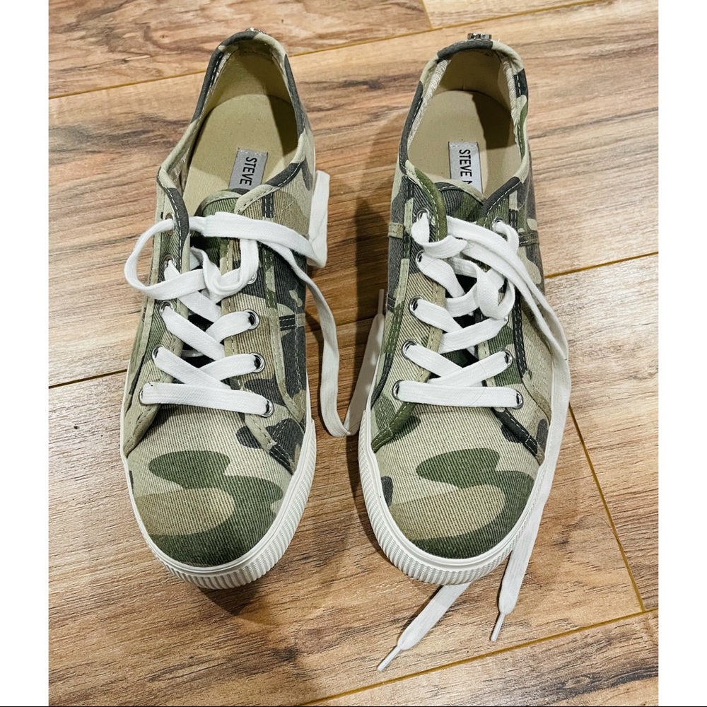 Camo platform sneaker. - Picture 3 of 3